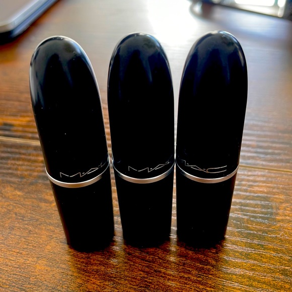 MAC LIPSTICK - Picture 1 of 2